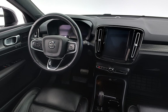 Volvo XC40 8 of 19