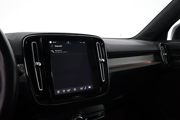 Volvo XC40 15 of 19