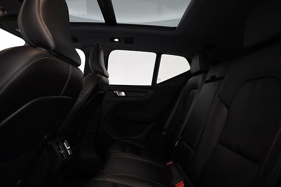 Volvo XC40 11 of 19