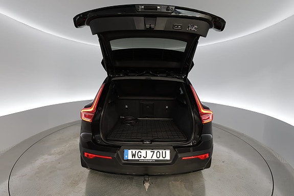 Volvo XC40 16 of 19