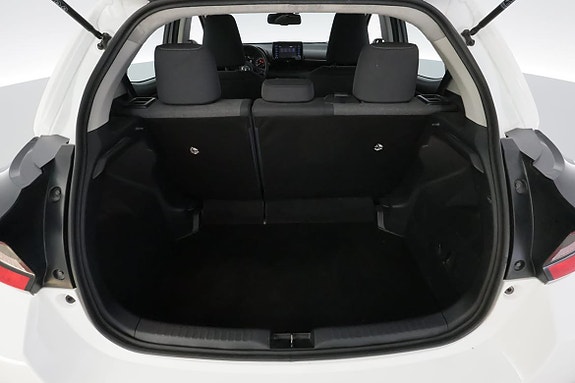 Toyota Yaris 8 of 30