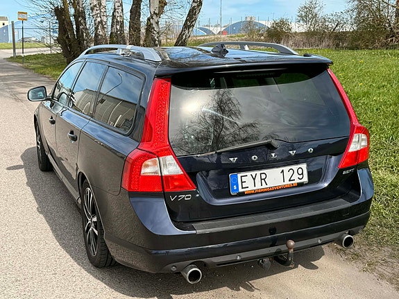 Volvo V70 2 of 12