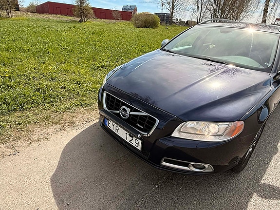 Volvo V70 5 of 12