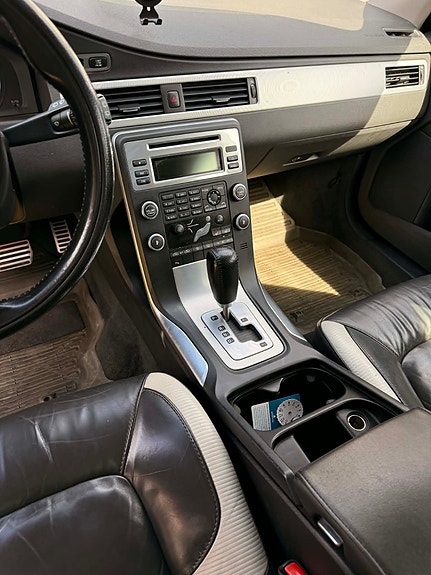 Volvo V70 7 of 12