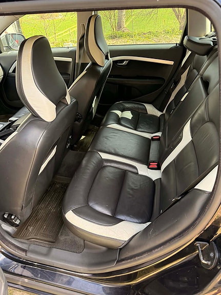 Volvo V70 8 of 12