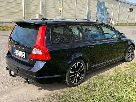 Volvo V70 3 of 12
