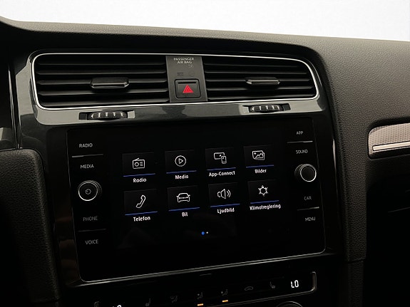 Volkswagen Golf Alltrack 21 of 30
