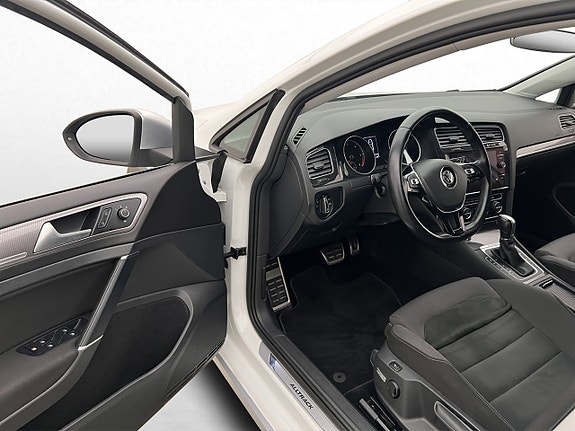 Volkswagen Golf Alltrack 11 of 30