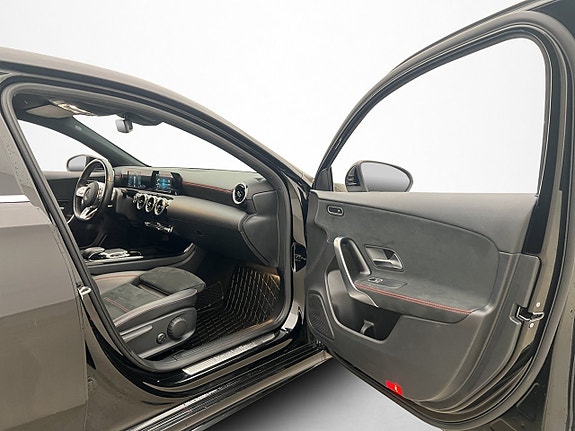Mercedes-Benz A180 28 of 30