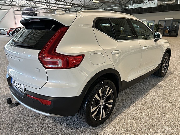 Volvo XC40 4 of 5
