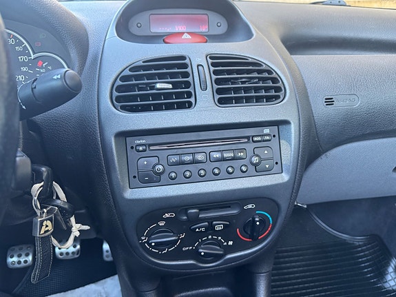 Peugeot 206 CC 4 of 5