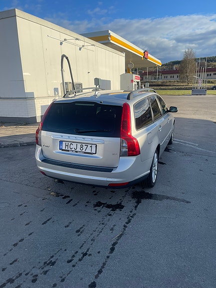 Volvo V50 2 of 10