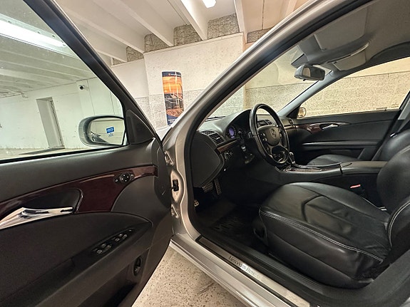 Mercedes-Benz E200 9 of 23
