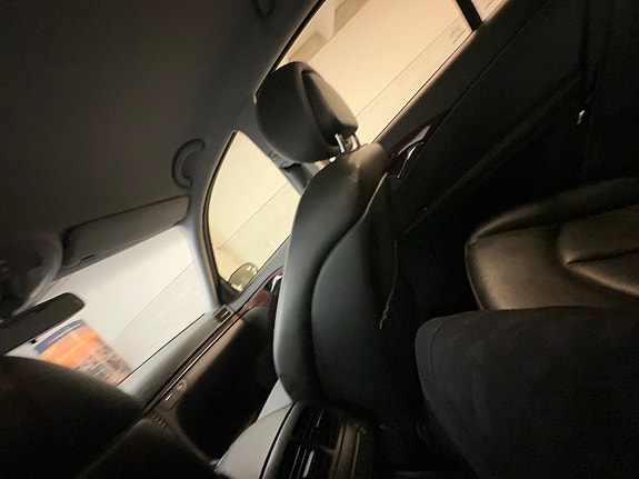 Mercedes-Benz E200 23 of 23