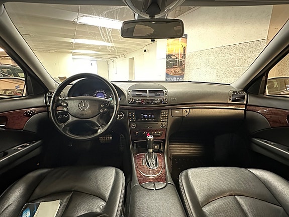 Mercedes-Benz E200 14 of 23