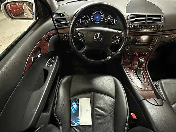 Mercedes-Benz E200 19 of 23