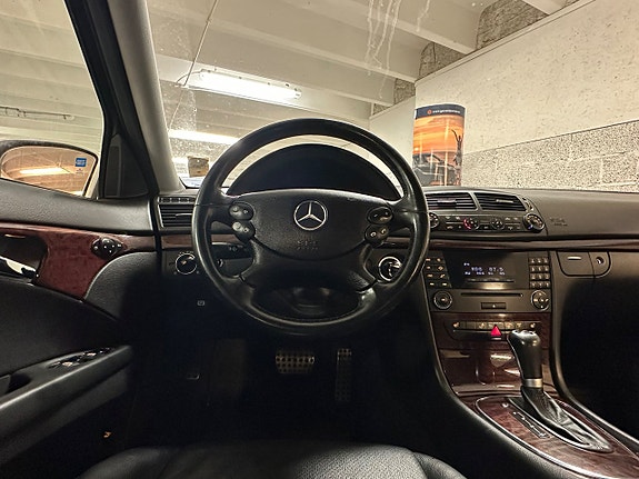 Mercedes-Benz E200 20 of 23