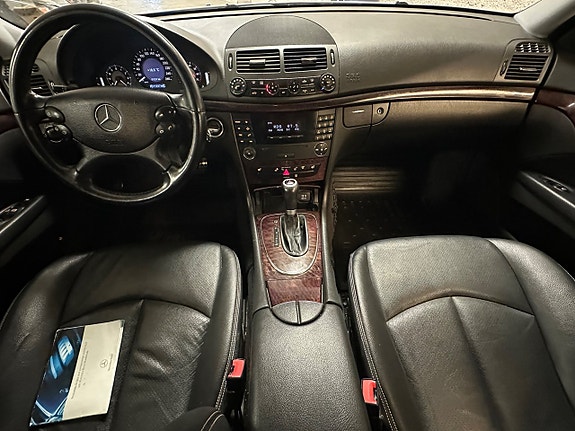 Mercedes-Benz E200 15 of 23