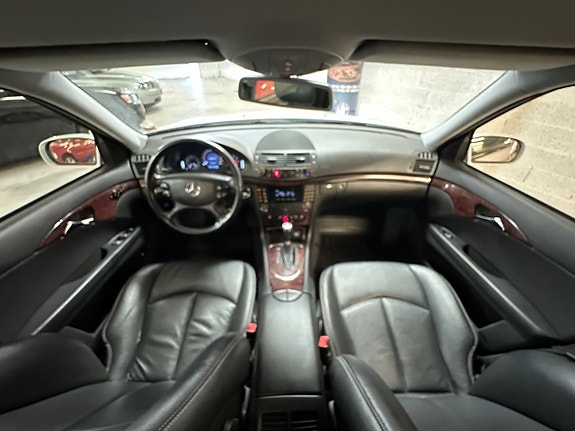 Mercedes-Benz E200 12 of 23