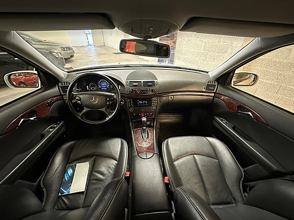 Mercedes-Benz E200 13 of 23