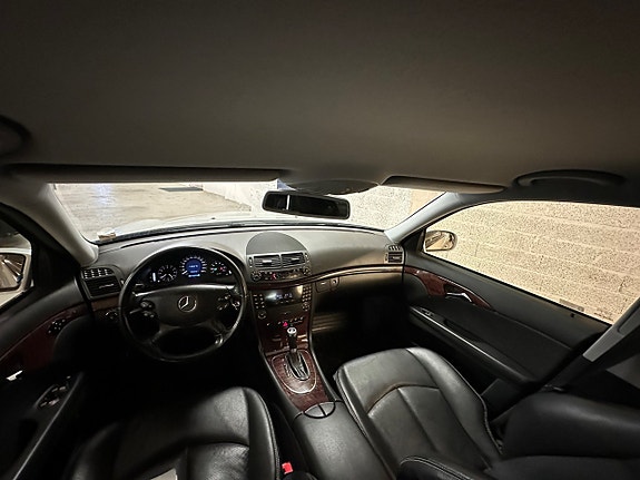 Mercedes-Benz E200 22 of 23