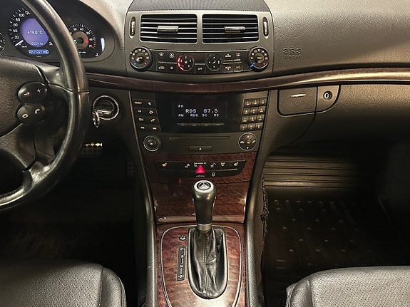 Mercedes-Benz E200 17 of 23