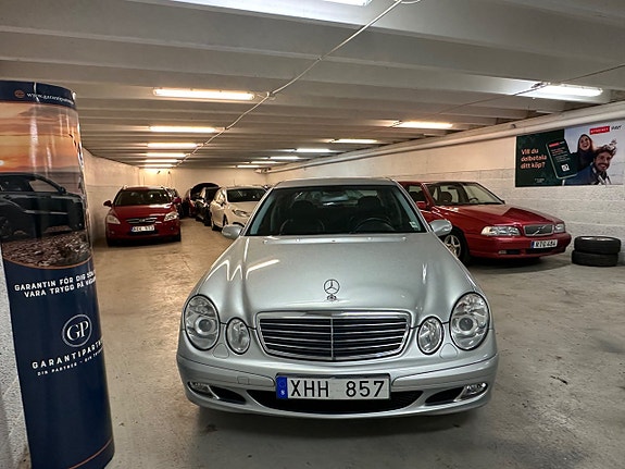 Mercedes-Benz E200 2 of 5