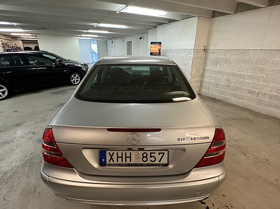 Mercedes-Benz E200 5 of 5