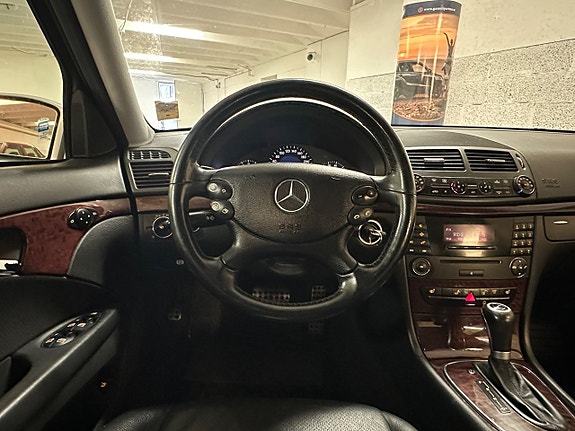 Mercedes-Benz E200 21 of 23