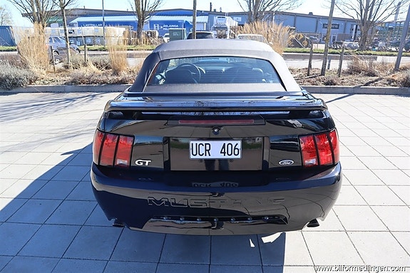 Ford Mustang 19 of 20