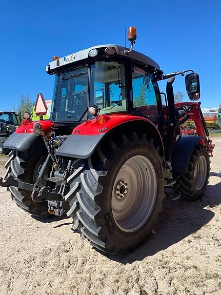 Massey Ferguson 5713 S 2 of 24