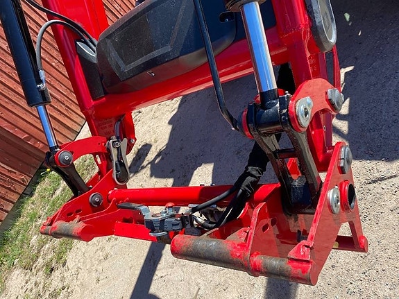Massey Ferguson 5713 S 21 of 24