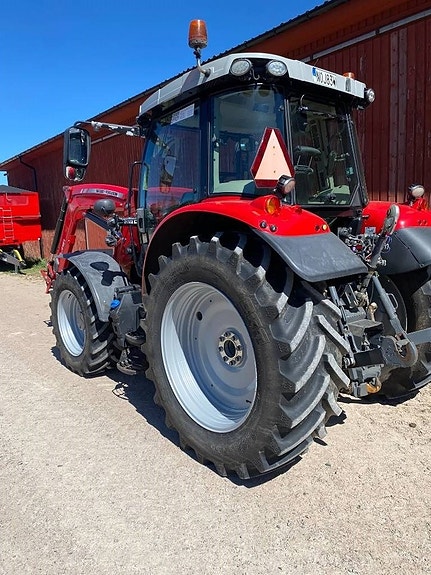 Massey Ferguson 5713 S 19 of 24