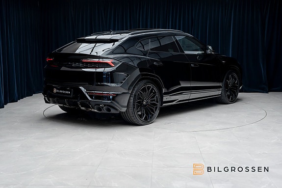 Lamborghini Urus 5 of 5