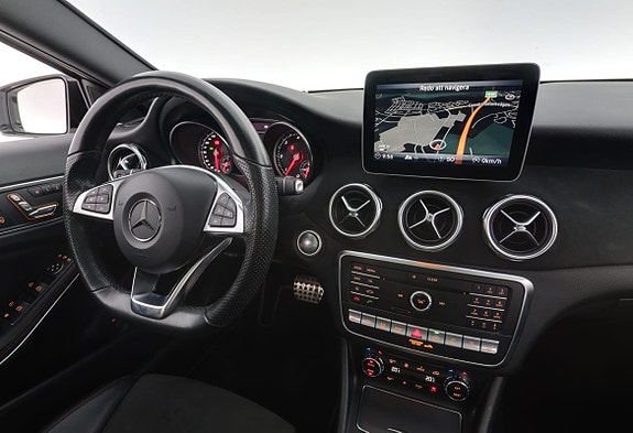 Mercedes-Benz GLA220 d 14 of 30