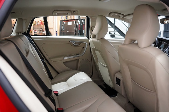 Volvo V60 Cross Country 18 of 19