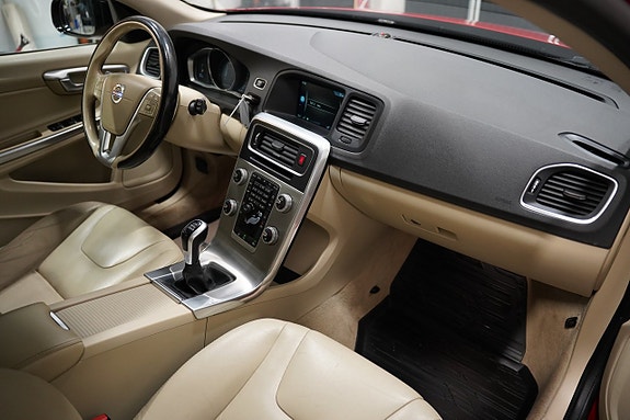Volvo V60 Cross Country 9 of 19