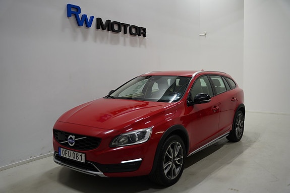 Volvo V60 Cross Country 2 of 5