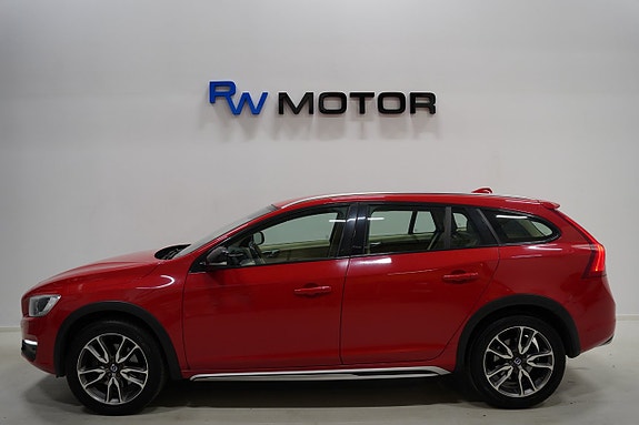 Volvo V60 Cross Country 3 of 5