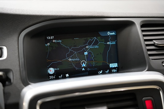 Volvo V60 Cross Country 16 of 19