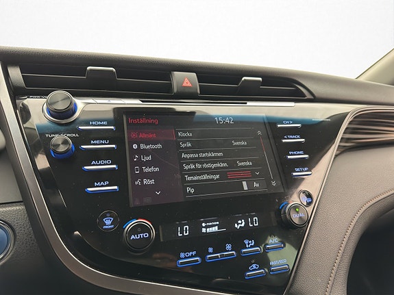 Toyota Camry 22 of 30
