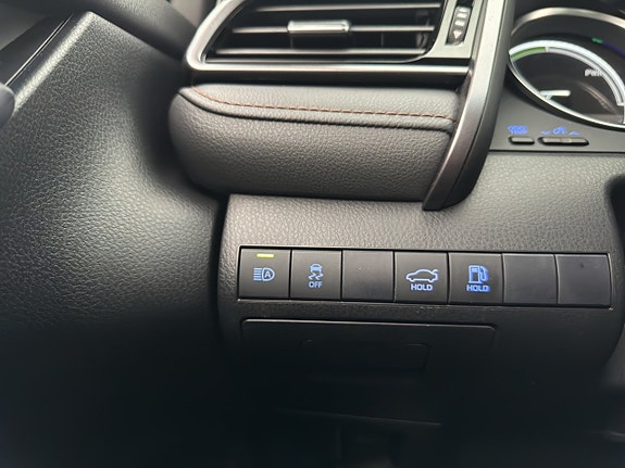 Toyota Camry 15 of 30