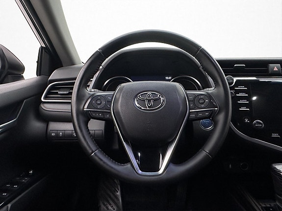 Toyota Camry 13 of 30