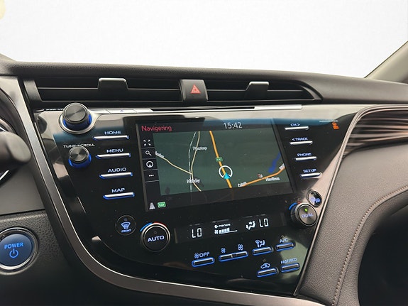 Toyota Camry 21 of 30