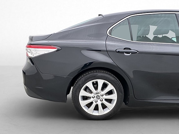 Toyota Camry 30 of 30