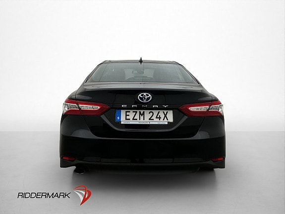 Toyota Camry 7 of 30