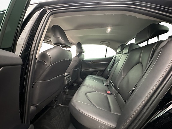 Toyota Camry 28 of 30