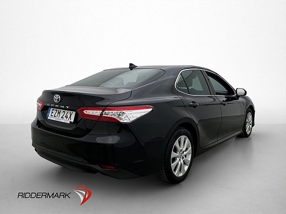 Toyota Camry 8 of 30