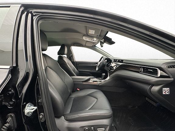 Toyota Camry 25 of 30