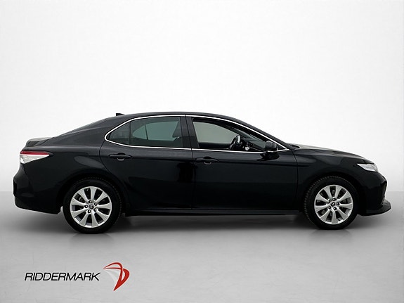 Toyota Camry 9 of 30